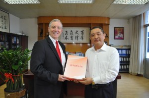 While in China, Dr. Ken Tucker (left), dean of UWA’s College of Business, met with President Liu of Guangdong University of Finance.