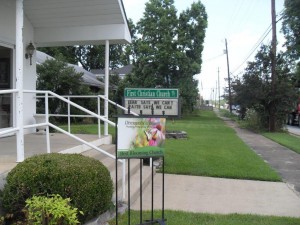 First Christian Church - 401 Walnut Ave