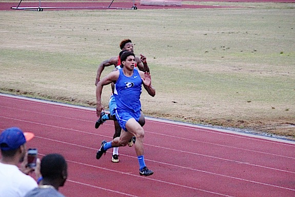 Demetrius Kemp pulls away as he won his heat of the men's 100 meters.