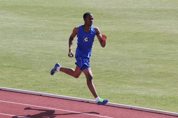 Kurt Turner competes in the 4x800 relay.