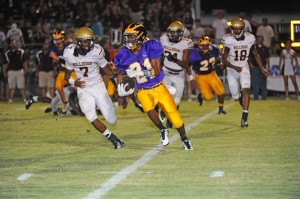 (Photo by Johnny Autery) Bulldog RB Eric Jenkins races to the outside in action against Washington Co.