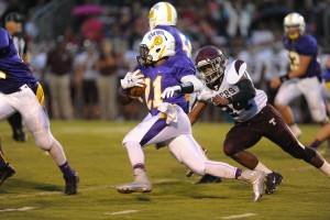 Sweet Water RB Eric Jenkins (21) streaks to the outside for 1st down yardage against Thomasville (Photo by Johnny Autery)