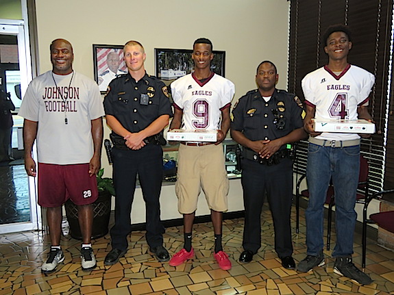 A.L. Johnson football coach Johnney Ford along with players Leo Baker and Deaundra Bridges pictured with Demopolis Police Department officers Scott Cannon and Don Johnson.