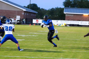09-09-16 -- Demopolis, Ala. -- Shakari Williams hauls in a screen pass and head up field for his an 18-yard touchdown, the first of his varsity career. (Special to WAW | Glenda Bradley)