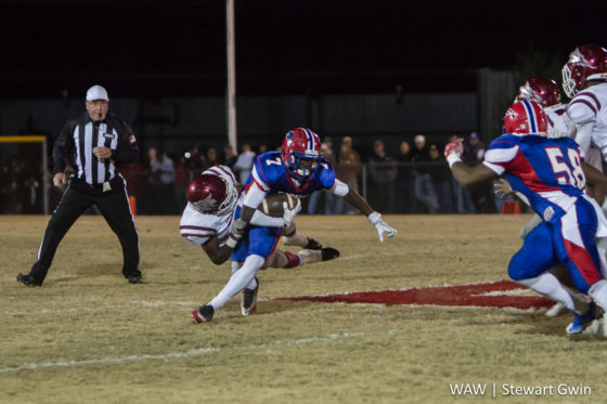 11-25-16 -- Linden, Ala. -- Dequan Charleston (7) sheds the grip of Kevin Mims (24) in Friday night's game in Linden. Linden fell to Maplesville by a final score of 36-14. (WAW | Stewart Gwin)